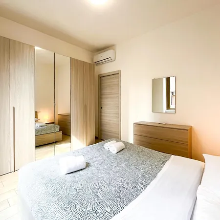 Apartment Along The Canal Smart Flat Naviglio - 4 People